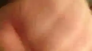 أم ساخنة تتعرض لاختراق مزدوج من فحول أجانب شباب