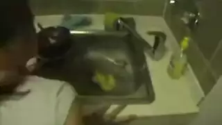 جنس مع صدر ضخم في وضعية النوم على البطن
