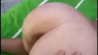 برونيتية محتاجة تصور أول مشهد إباحي مكثف لها