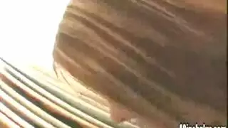 عارضة أفلام إباحية تناك نفسها بعضو صناعي للمشاهدين