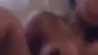 عرب نار إباحي: فتاة محجبة تواجه الجنس الفموي من ماستر مسيطر في الشقة