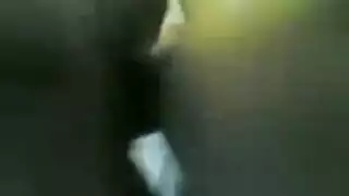 أربوس عربي يدك خادمة آسيوية بقوة في غرفة نومه