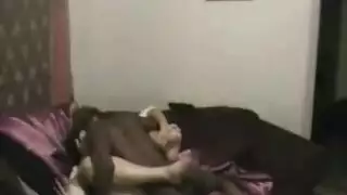 أرنبة ثلج بيضاء تتعرض للبلاكيد في جنس عنيف برحلة تزلج