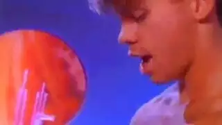 الكس المصري الساخن يتعرض للضرب