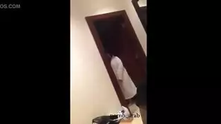 فتاة مغربية ساخنة تمارس الجنس مع شاب سعودي في الفندق