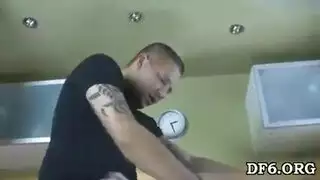 أول مرة شرجية لعذراء هزة جماع صارخة ونهاية مفتوحة