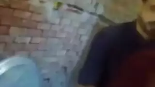 فتاة ريفية تُمارس معها الجنس بقوة في التبن