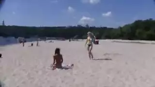 إباحية عالمية: فيديو واضح وكلام جنسي صريح