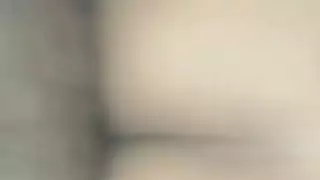 مكمومة ومأخوذة بأقنعة المطاط