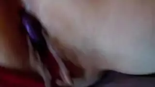 زوجة ساخنة تمارس الجنس الشرجي وتدليك الثدي بقضيب زوجها الوسيم