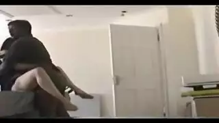 أليسون تايلر تحصل على الوظيفة ببلع كل السائل المنوي
