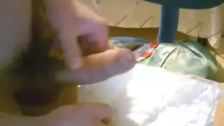 أول يوم في العمل: المتدربة تأخذ القضيب في حلقها