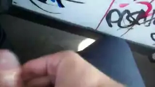 رحلة حافلة محفوفة بالمخاطر: فرك قضيبي الصلب على ملابس فتاة ضيقة