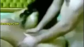 شاب عنتيل ينيك ثلاثة مزز